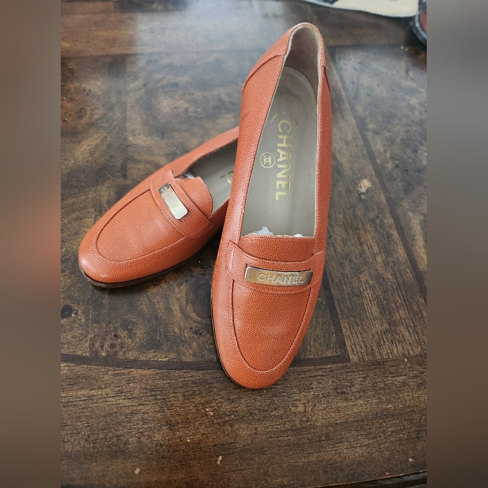 Chanel Orange Pebble Grain Leather Vintage Loafers size 36